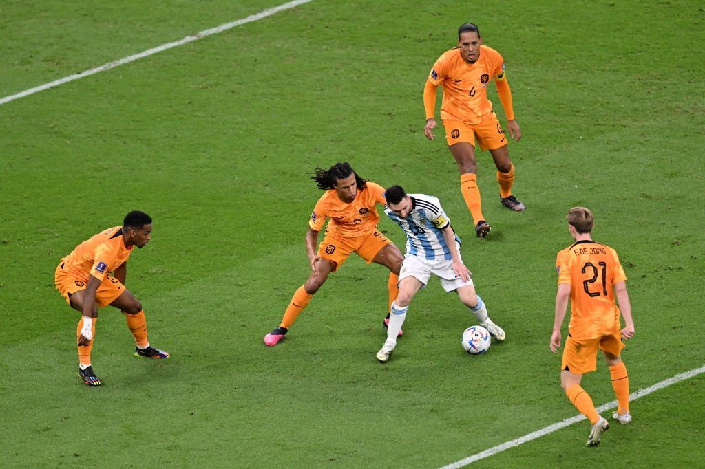 Có giỏi thì vào mà ngăn cản quái vật Messi 2